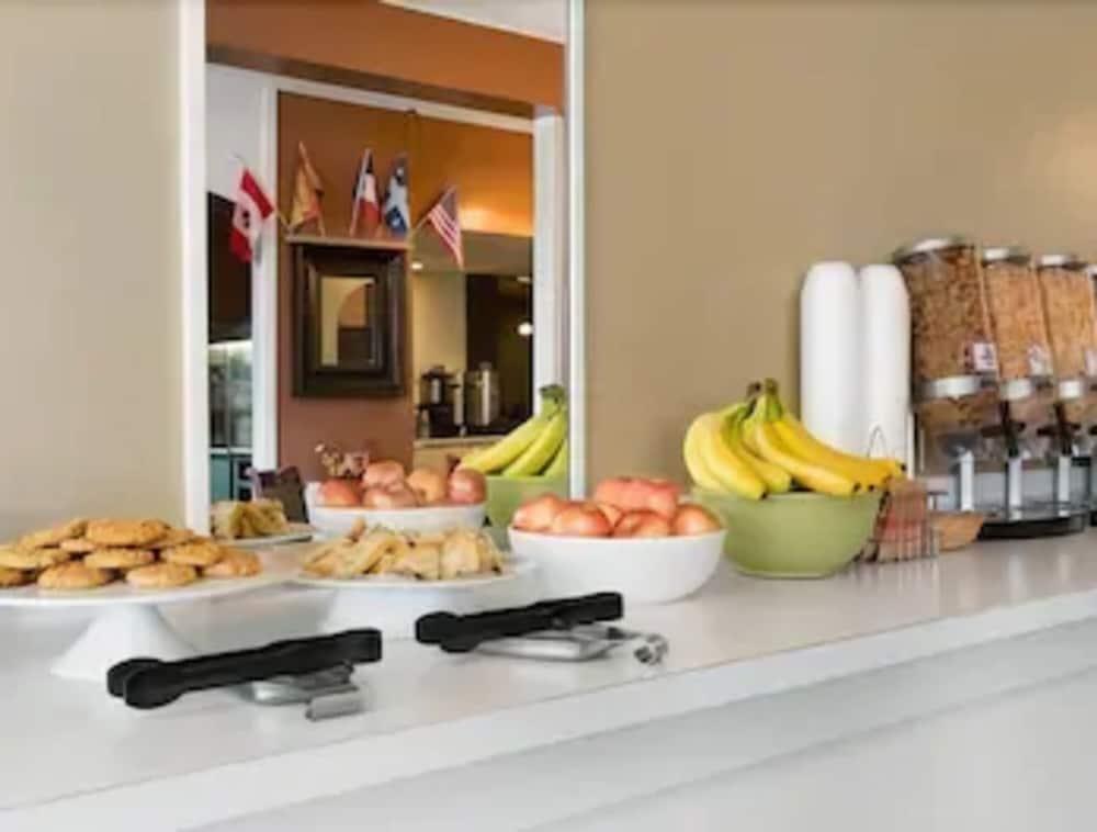 Travelodge By Wyndham Edmundston Extérieur photo