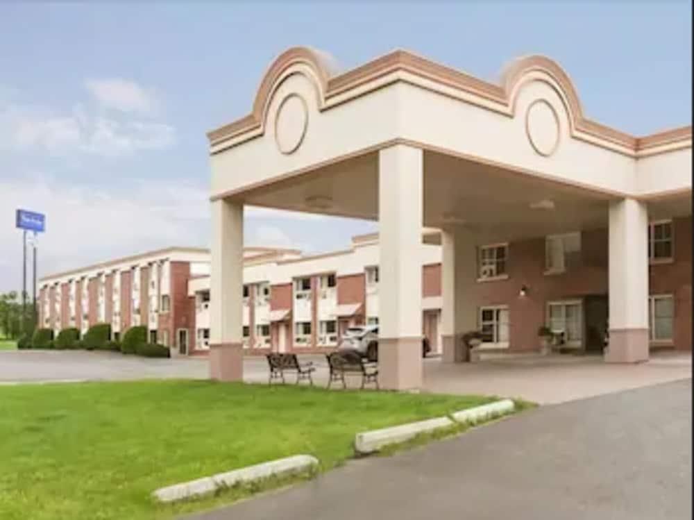 Travelodge By Wyndham Edmundston Extérieur photo