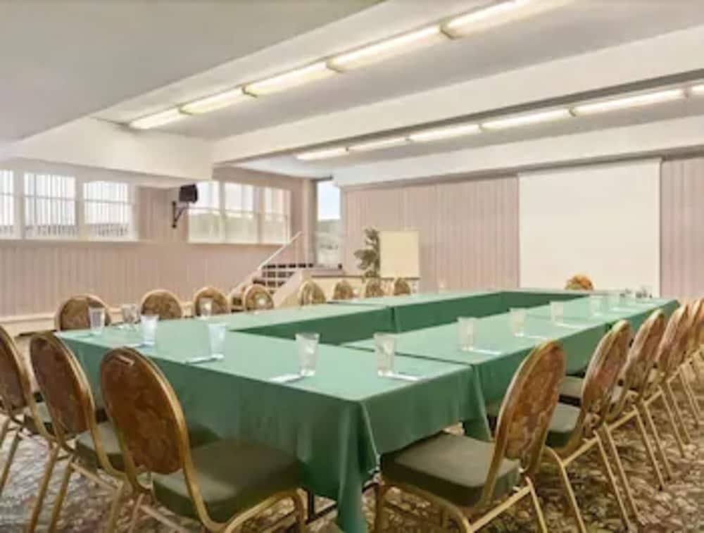 Travelodge By Wyndham Edmundston Extérieur photo